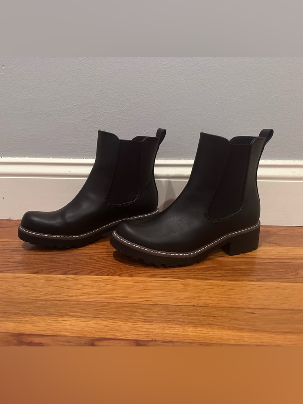 Universal Thread Black Chelsea Lug Heel Ankle Boots